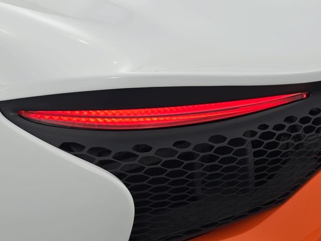 Used 2023 White McLaren TechLux image 27