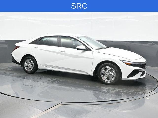 New 2026 White Hyundai SE image 7