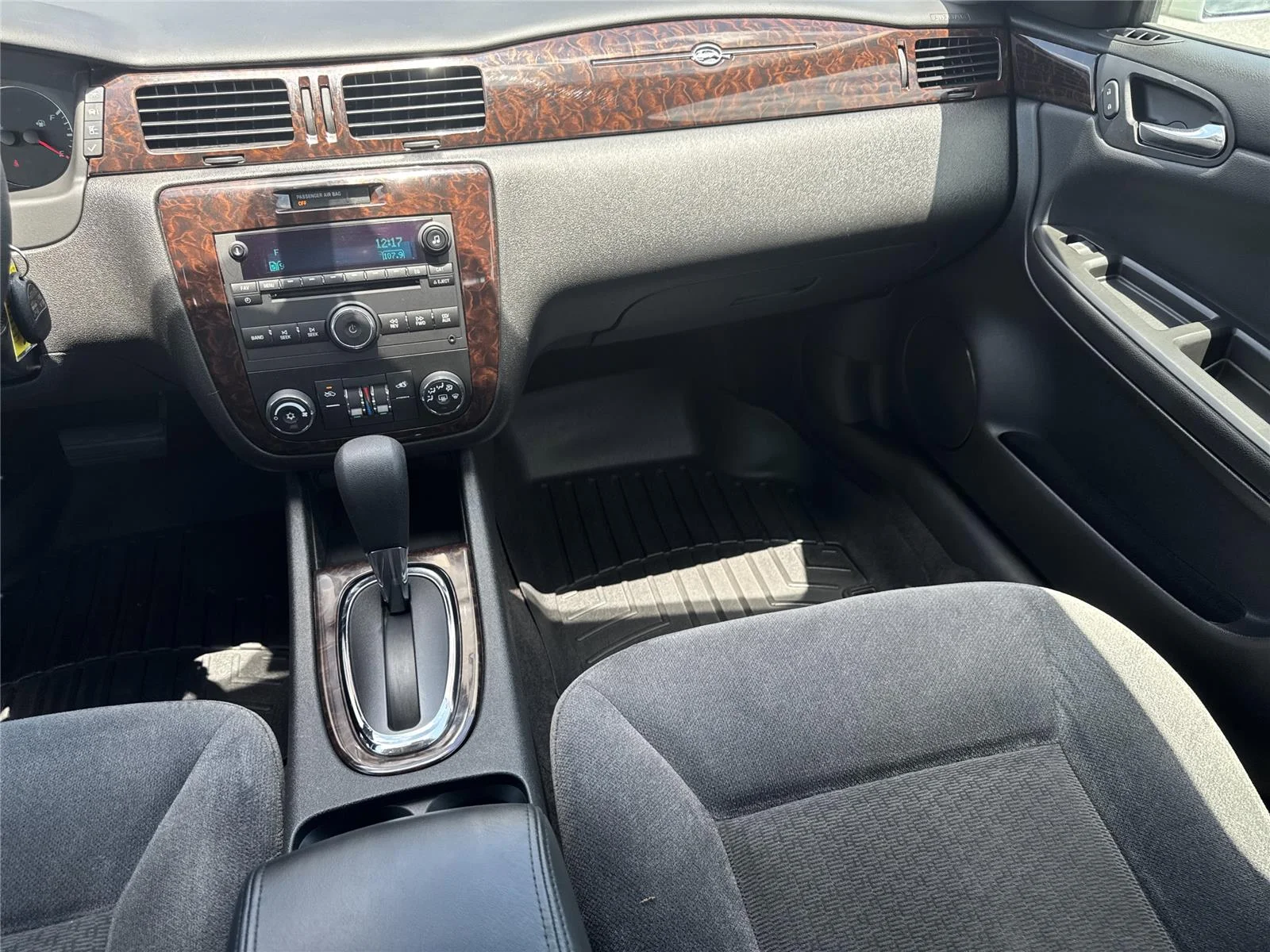 Used 2015 SUMMIT WHITE Chevrolet LT image 16