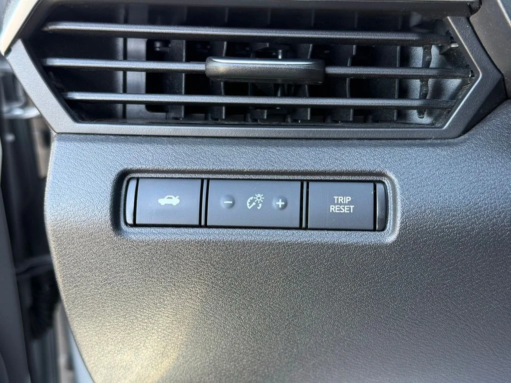 Used 2024 Silver Nissan 2.5 SV image 29