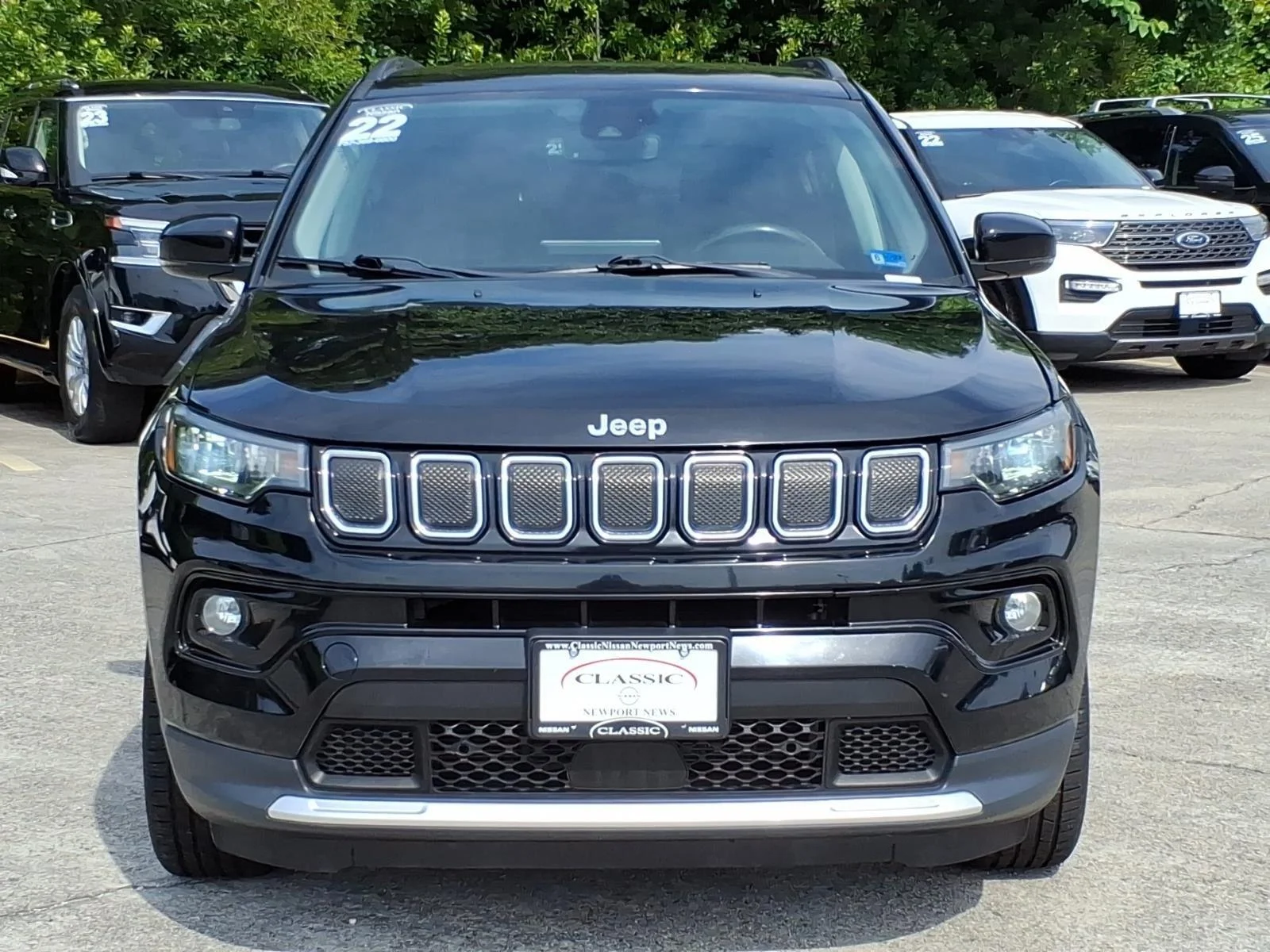 Used 2022 Diamond Black Crystal Pearlcoat Jeep Limited image 2