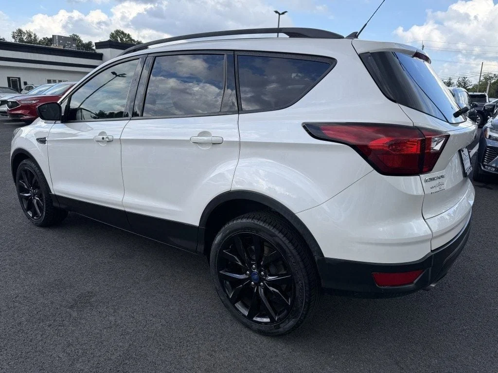 Used 2019 White Platinum Metallic Tri-Coat Ford SE FWD image 7