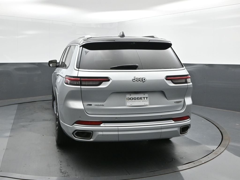 Used 2022 Silver Jeep Summit image 5