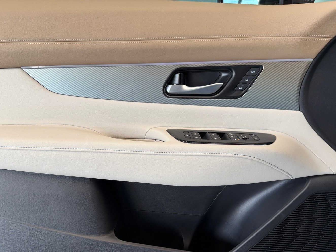 New 2026 Champagne Silver Metallic Nissan Platinum image 31