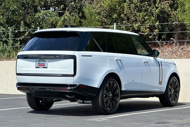 New 2026 Fuji White Land Rover SE image 5