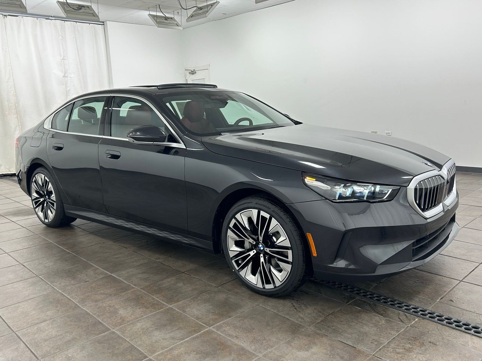 New 2026 Dark Graphite Metallic BMW 530i xDrive image 6