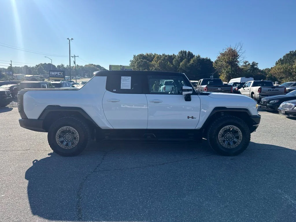 Used 2024 White GMC 2X image 6
