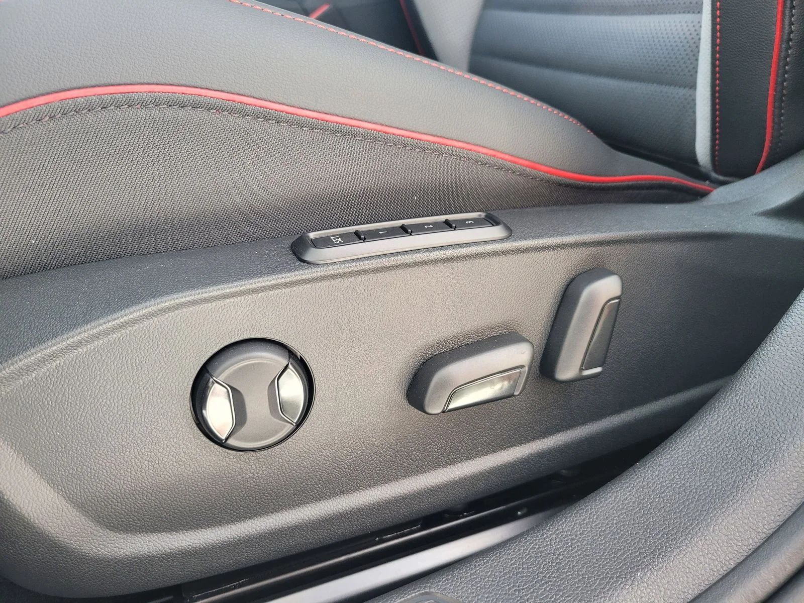 New 2026 Moonstone Gray Volkswagen 2.0T SE image 17