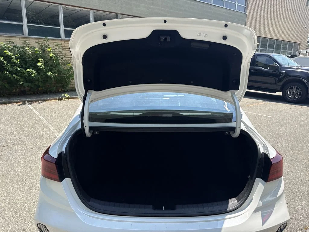 Used 2022 Snow White Pearl Kia GT-Line image 33