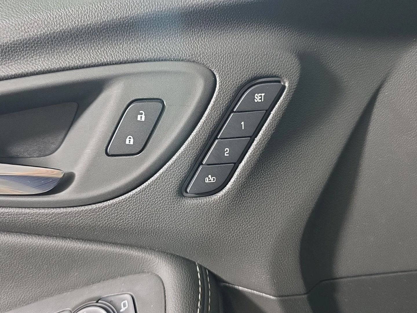 Used 2023 Sapphire Metallic Buick Essence image 16
