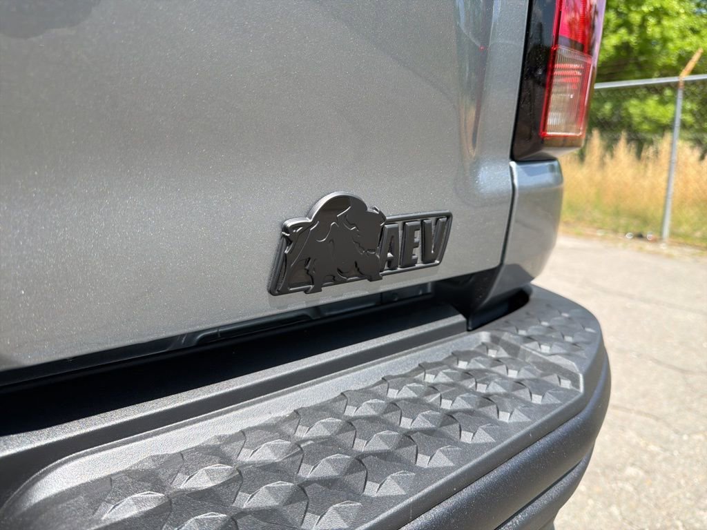 2026 Chevrolet Colorado ZR2 - Photo 17