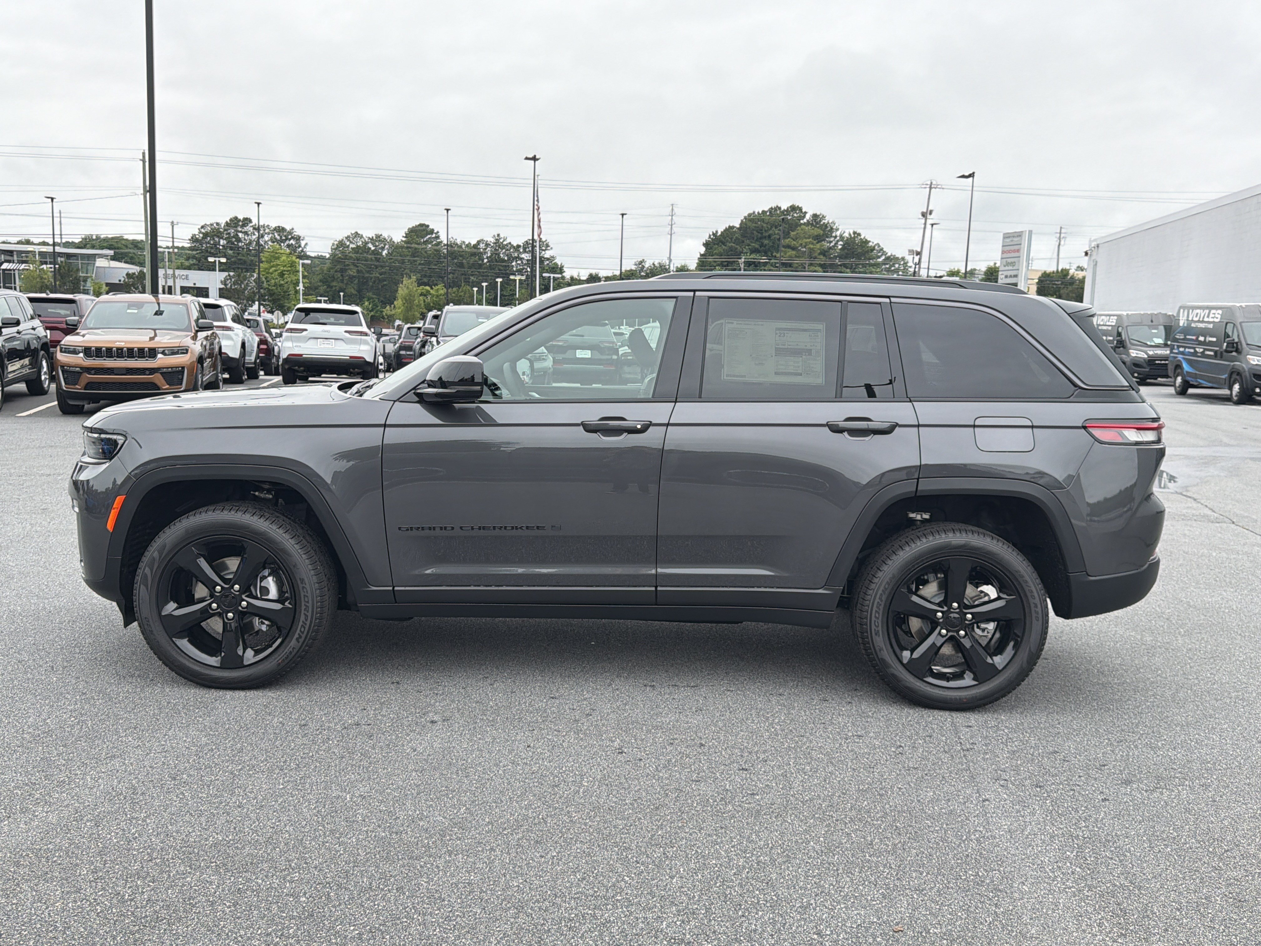 New 2026 Baltic Gray Metallic Clear-Coat Exterior Paint Jeep Limited image 4
