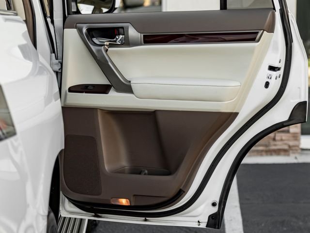 Used 2019 Starfire Pearl Lexus 460 image 29