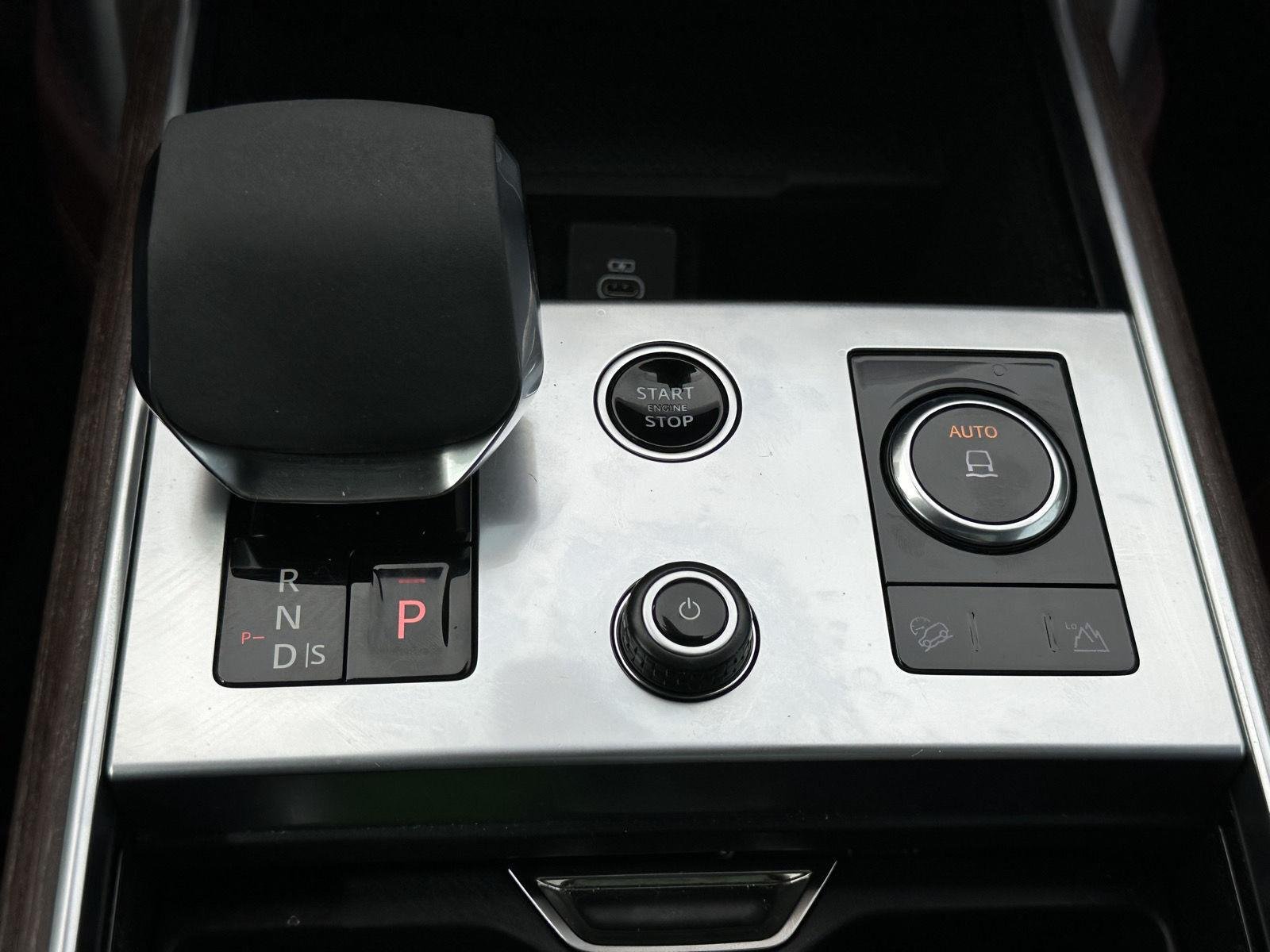 Used 2023 Portofino Blue Metallic Land Rover Autobiography image 39