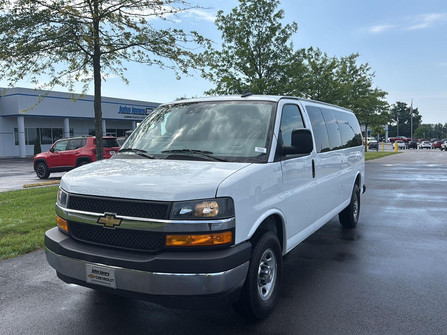 Used 2025 Summit White Chevrolet LT image 2