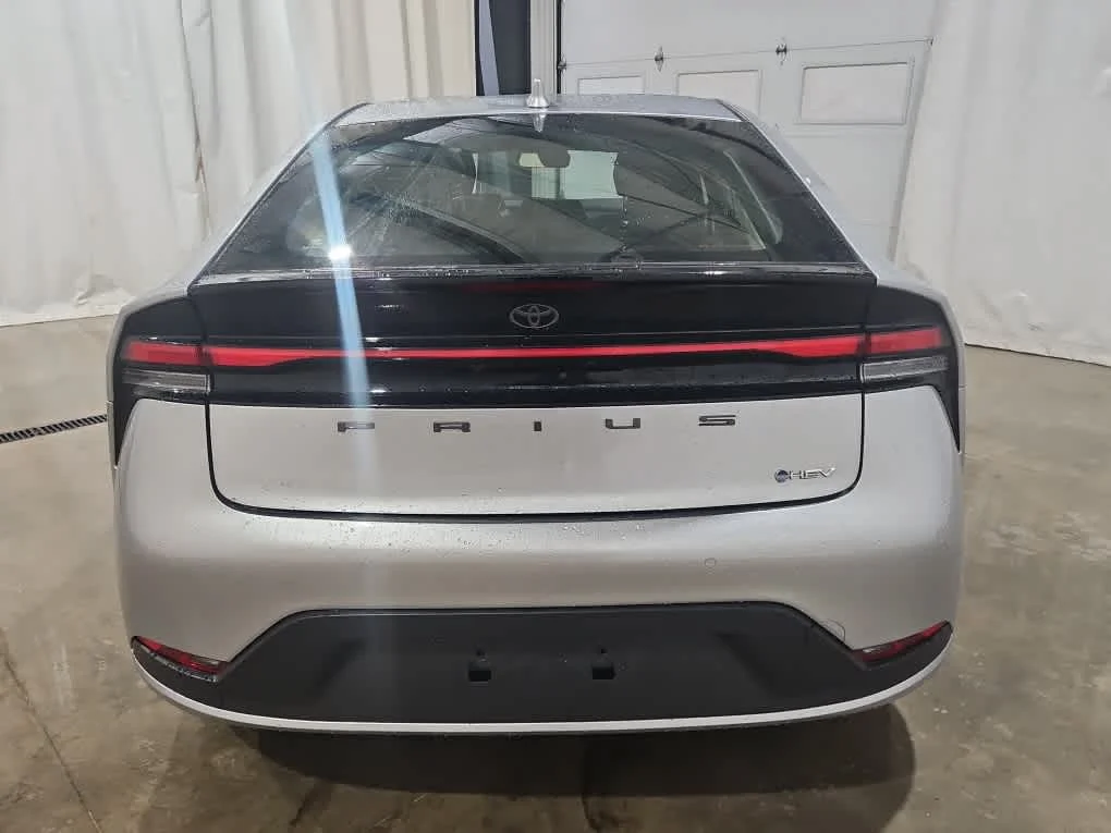Used 2025 CUTTING EDGE Toyota LE image 5