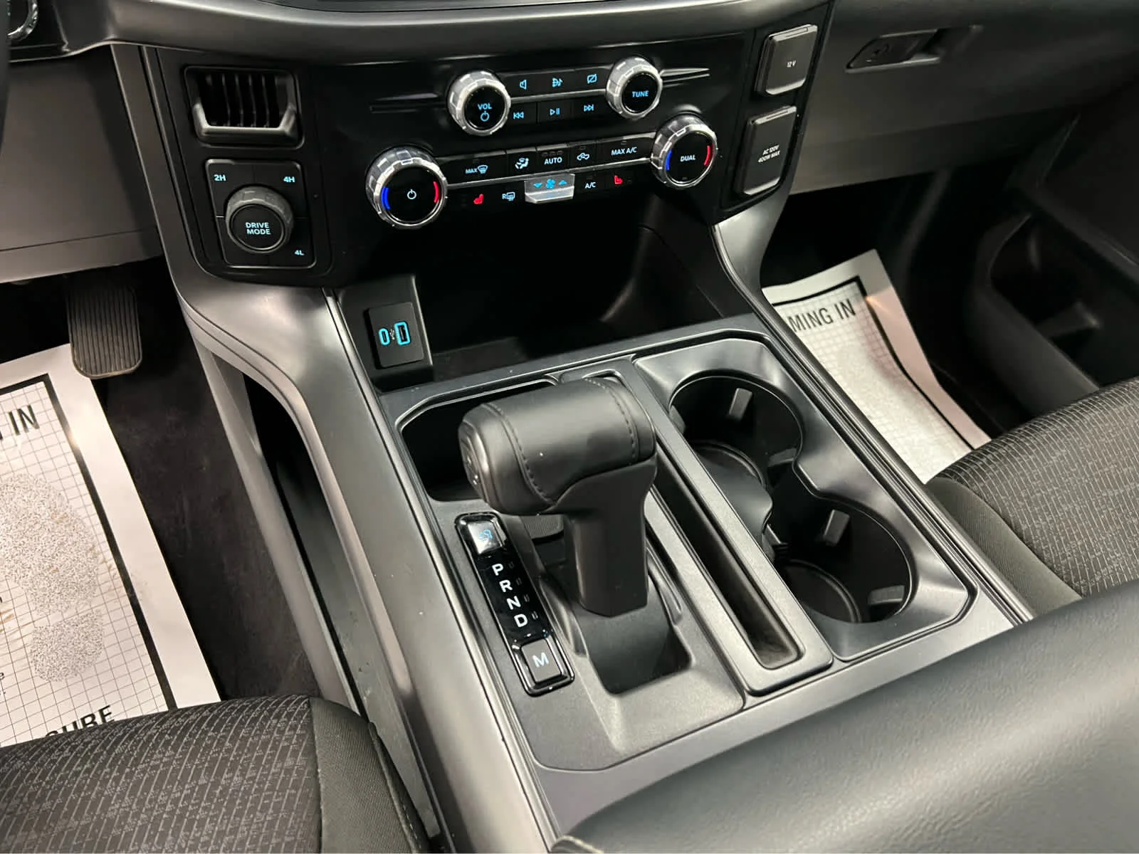 Used 2024 Avalanche Gray Ford XLT image 21
