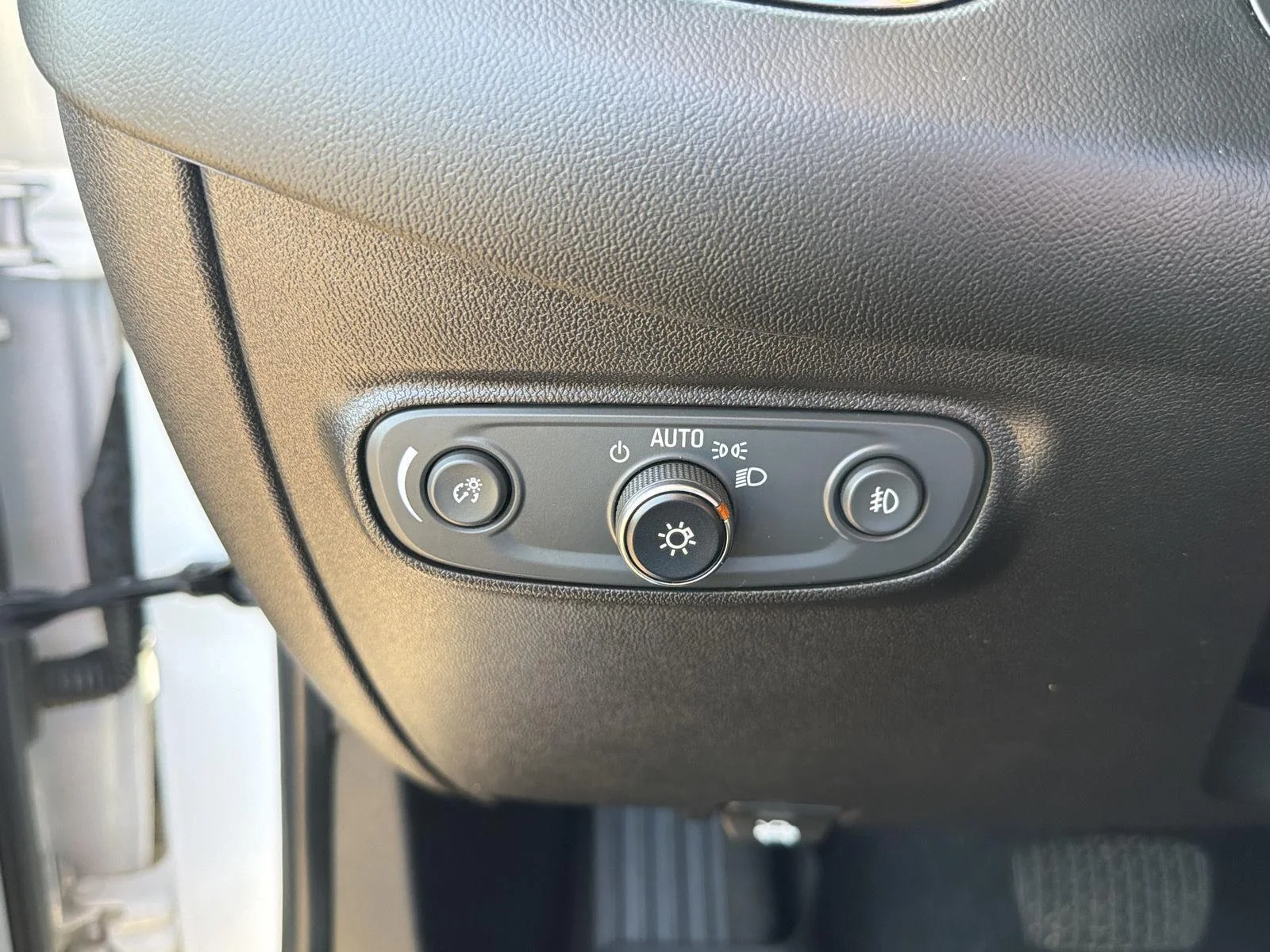 Used 2019 Iridescent Pearl Tricoat Chevrolet Premier image 20
