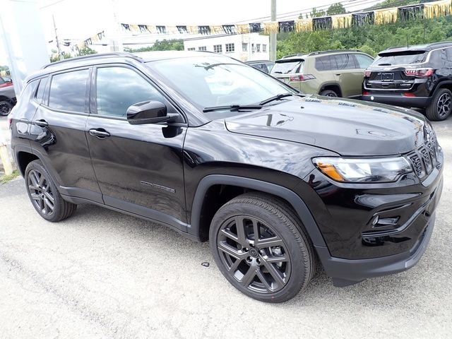 New 2026 Diamond Black Crystal Pearlcoat Jeep Limited image 9