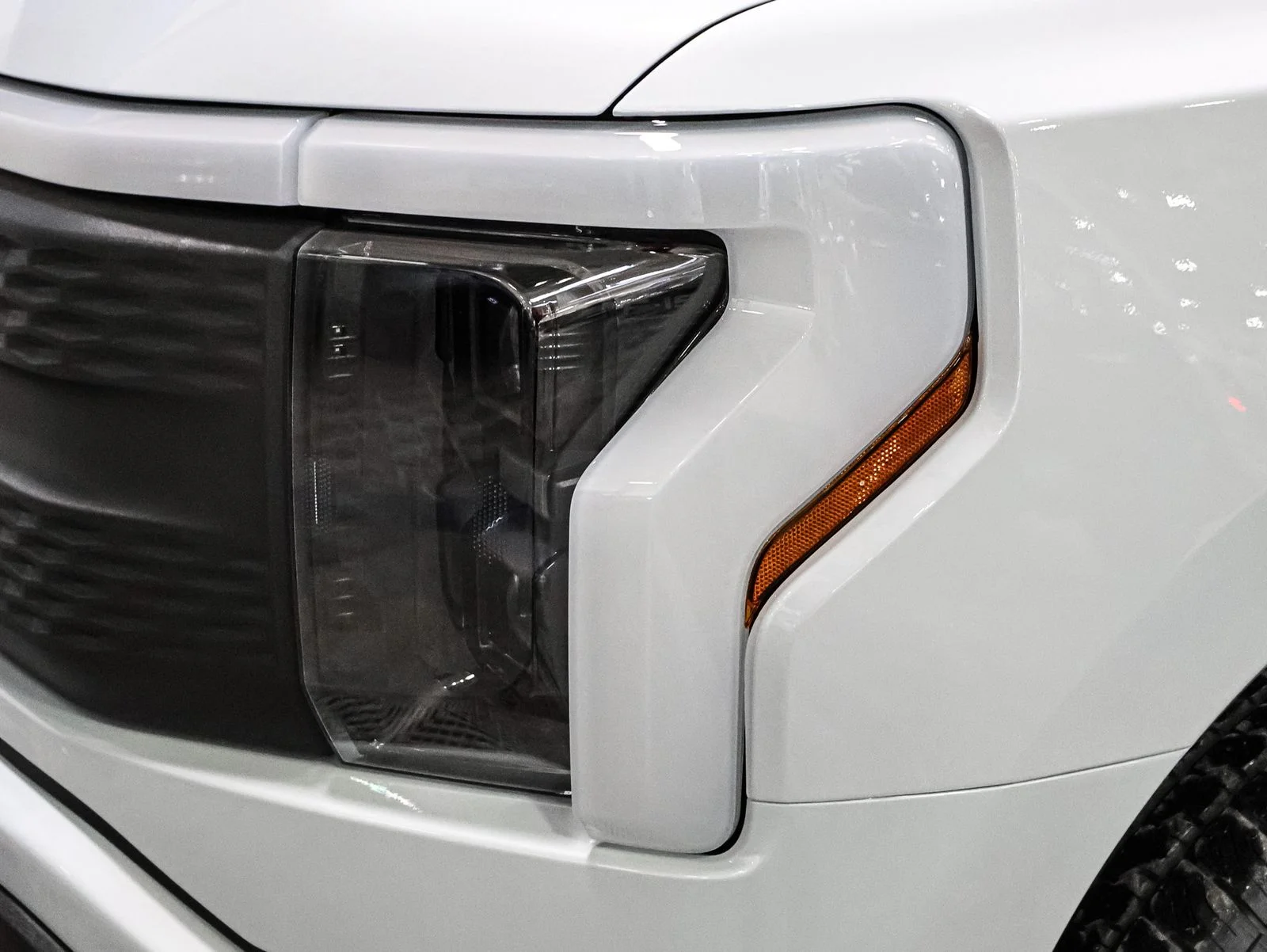 2025 Ford F-150 Lightning Flash - Photo 14