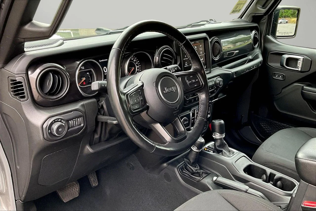 Used 2022 Gray Jeep Sport Altitude image 20