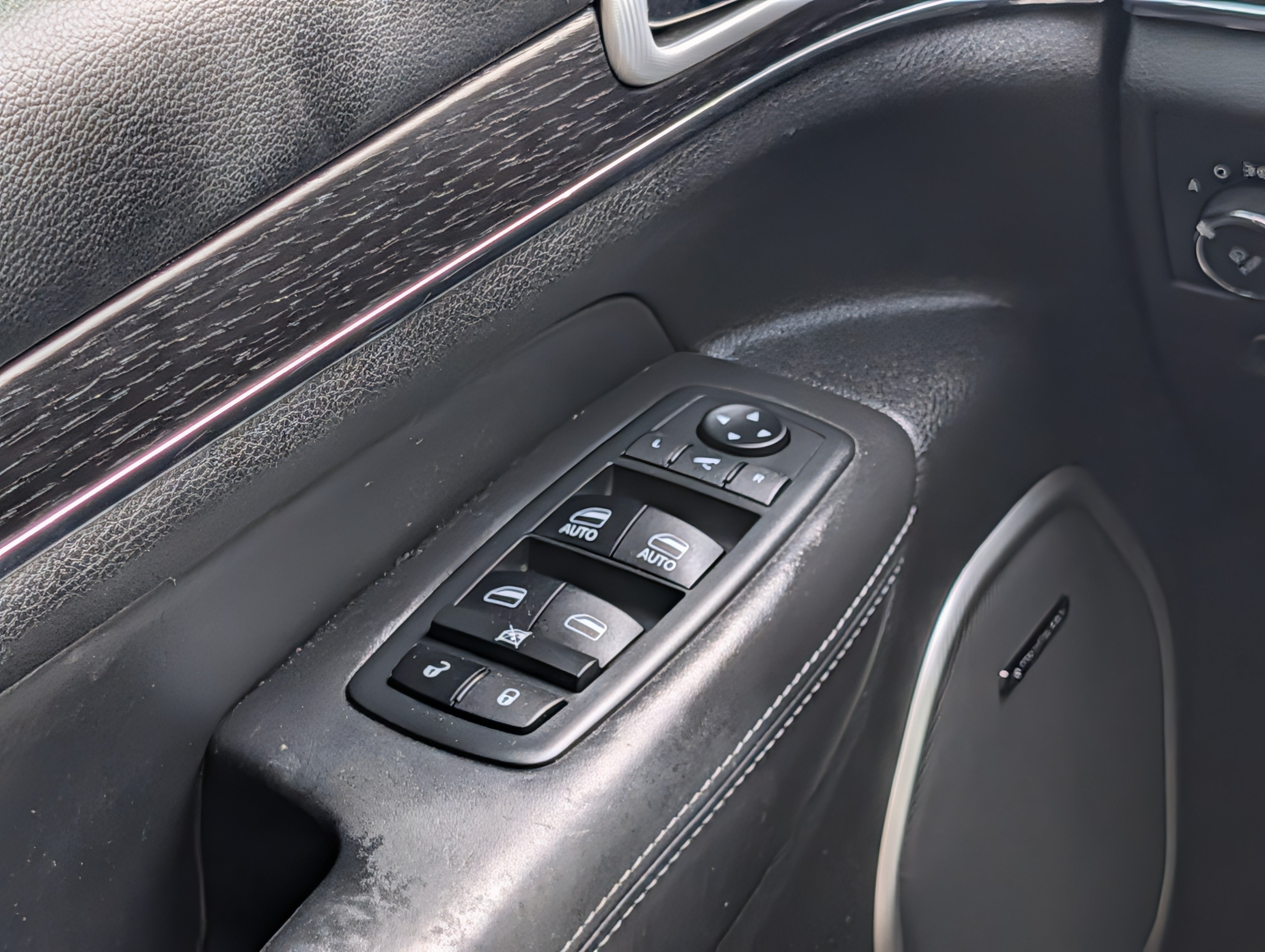 Used 2019 Diamond Black Crystal Pearlcoat Jeep Summit image 24