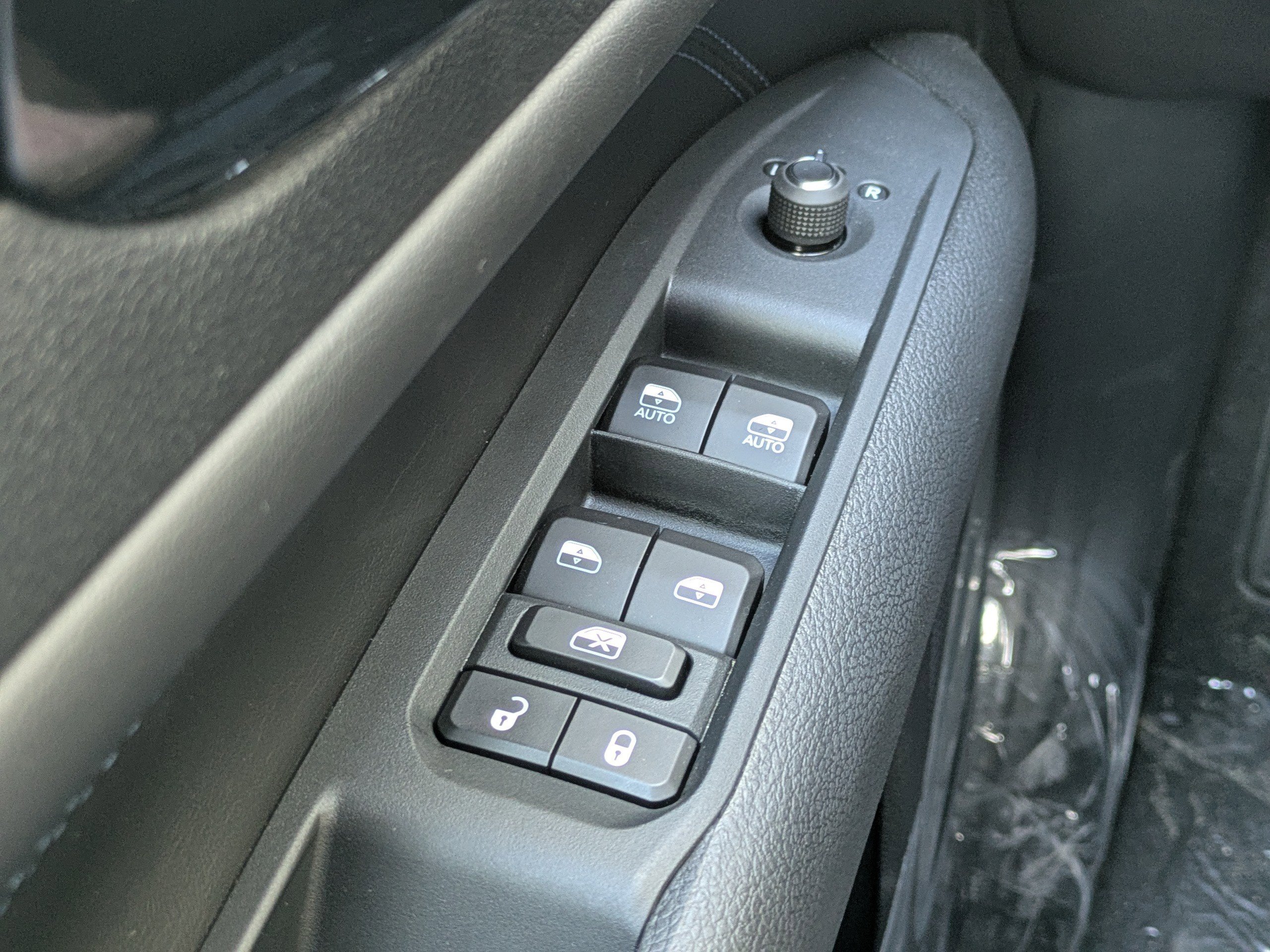 New 2026 Hydro Blue Pearl-Coat Exterior Paint Jeep Latitude Altitude image 18