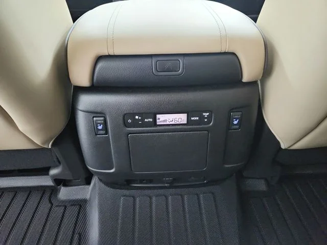 Used 2024 White Nissan Platinum image 41