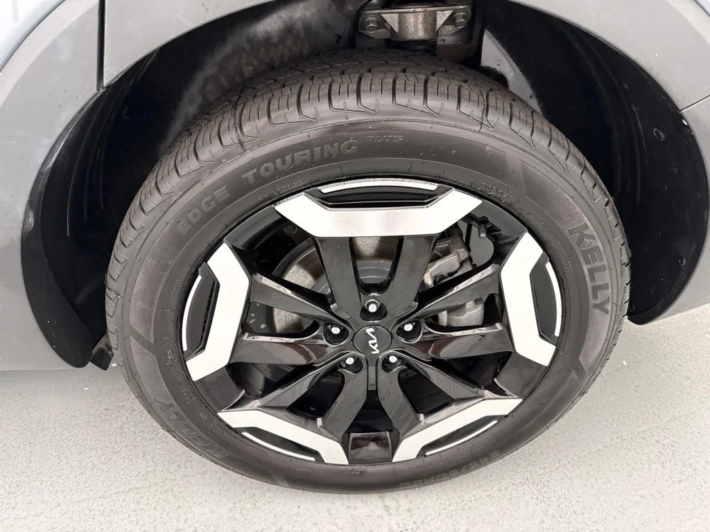 Used 2024 Silver Kia S image 6