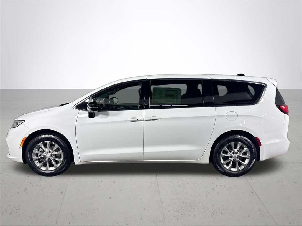 New 2026 Bright White Clear-Coat Exterior Paint Chrysler Limited image 9