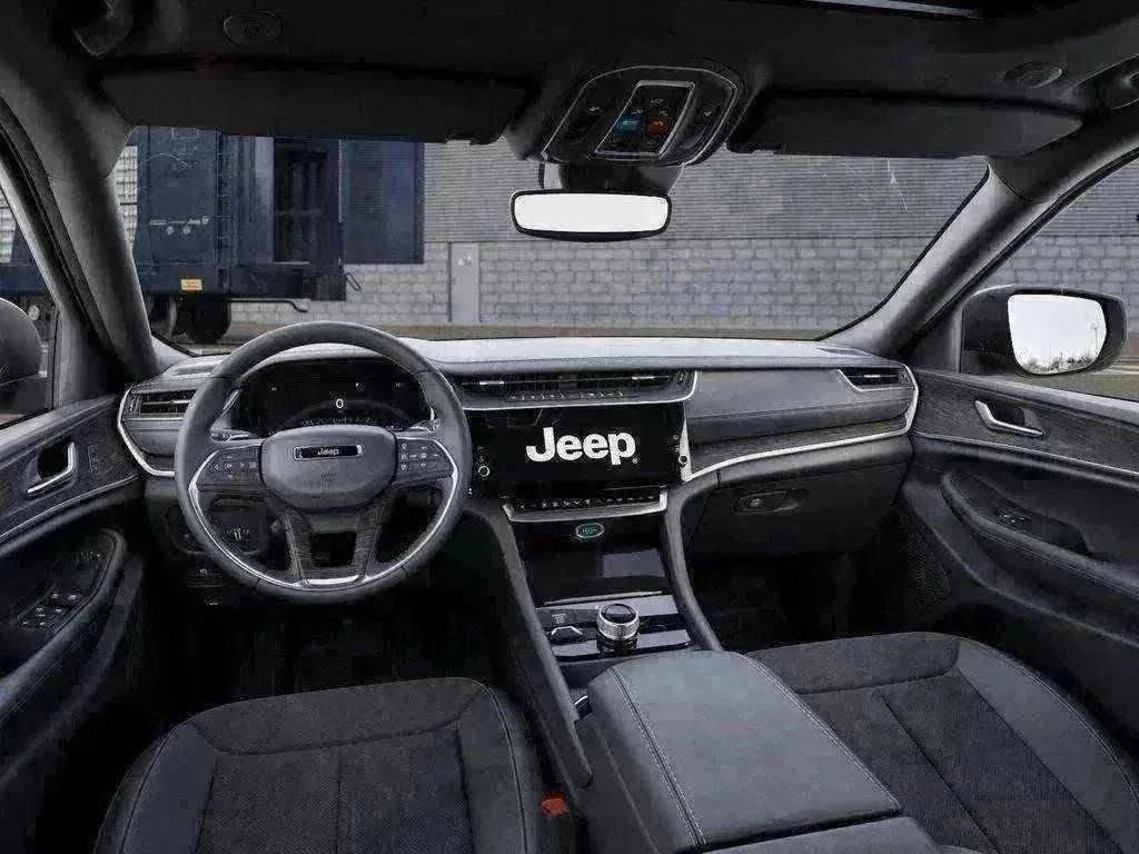 New 2026 Silver Zynith Exterior Paint Jeep Altitude image 51