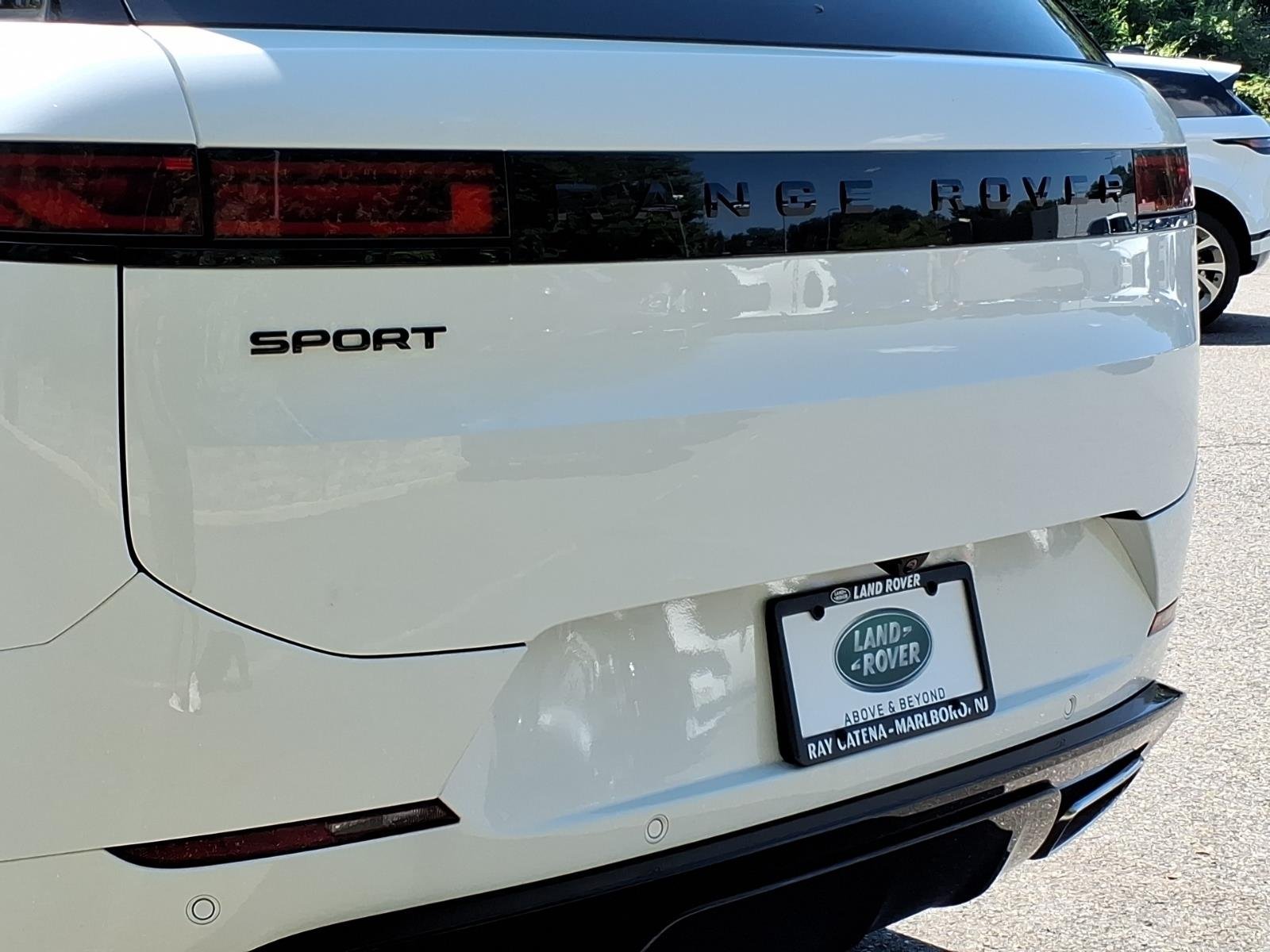 New 2026 Fuji White LAND ROVER Dynamic SE image 19