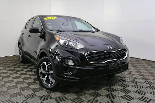 Used 2021 Red Kia LX image 3