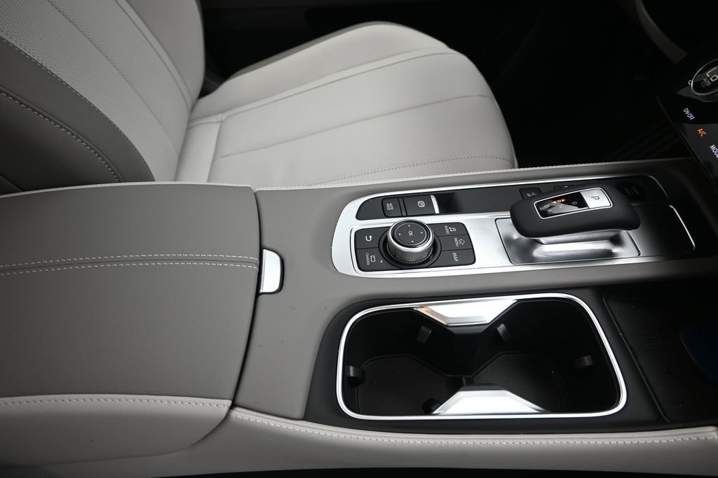 New 2027 MINERAL BLACK INFINITI Luxe FWD image 28