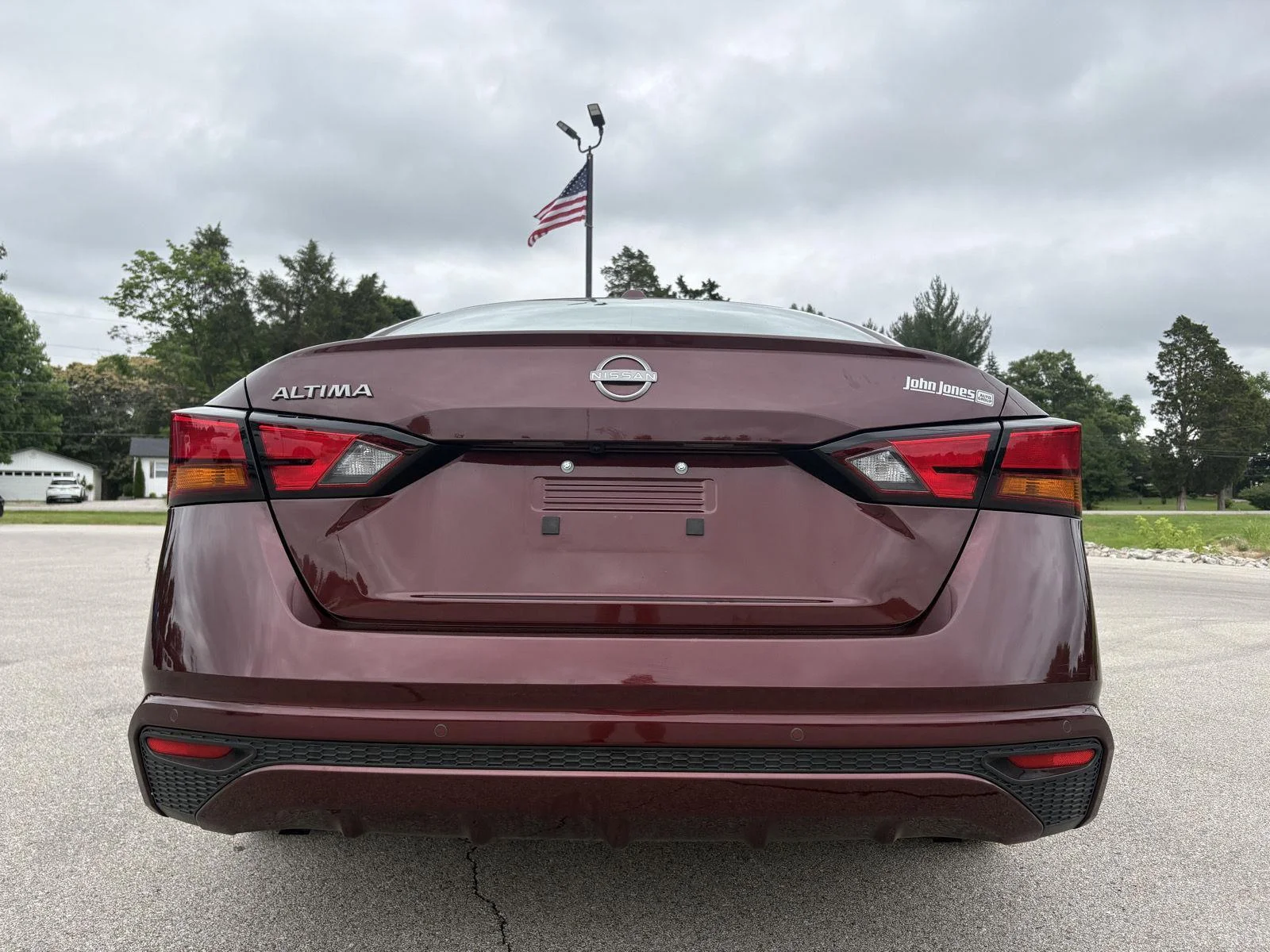 Used 2025 Garnet Pearl Metallic Nissan SV image 18