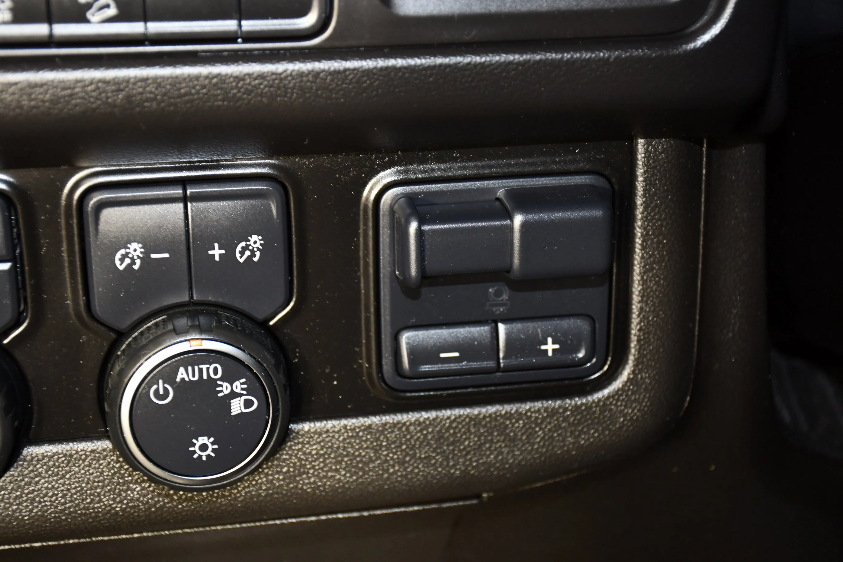 Used 2021 Black Chevrolet Z71 image 37