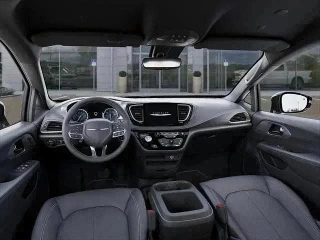 New 2026 Diamond Black Crystal Pearl-Coat Exterior Paint Chrysler Select image 41