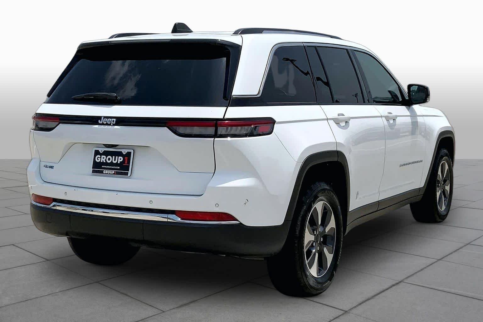 Used 2024 Bright White Clearcoat Jeep  image 13