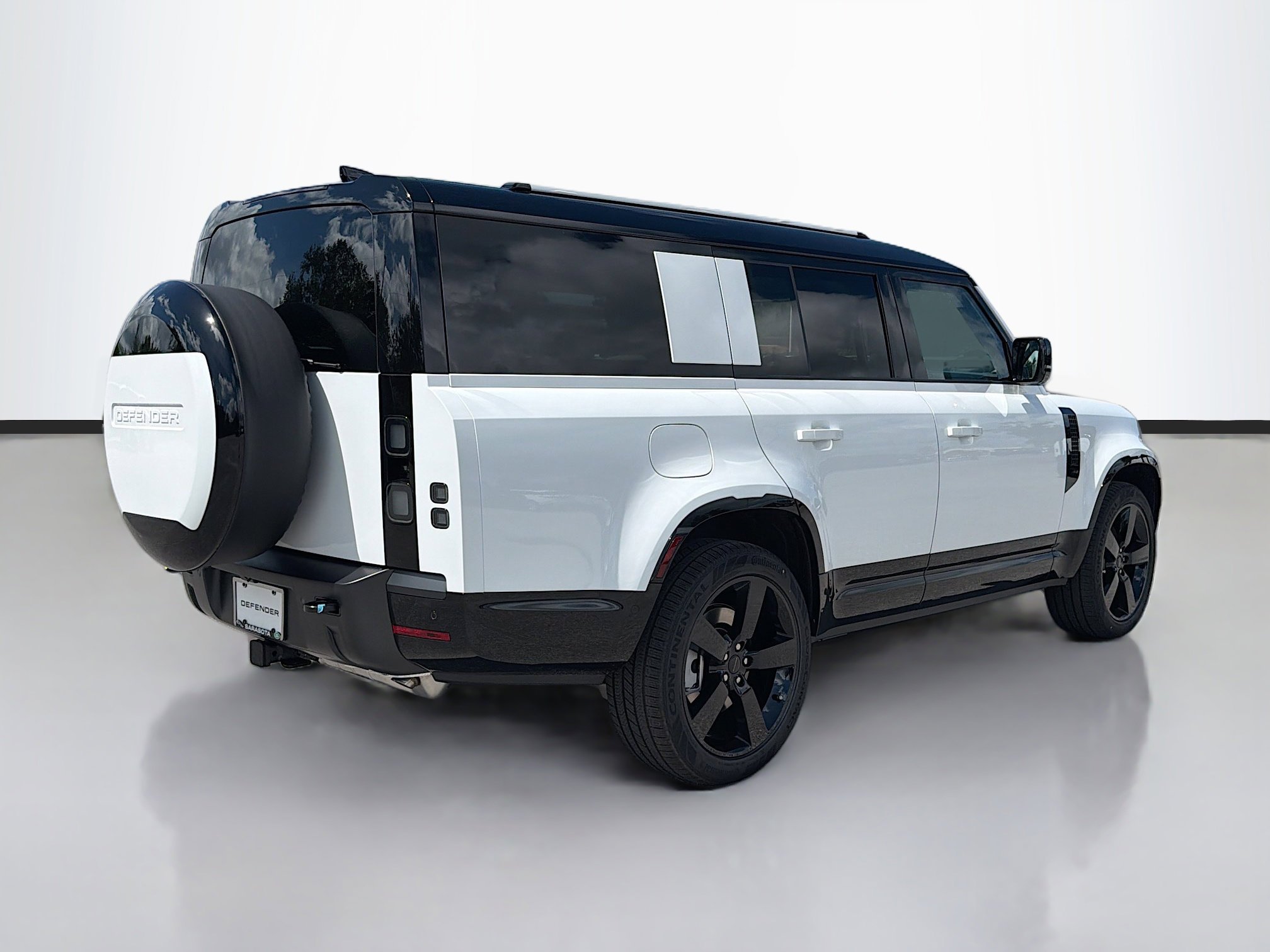 New 2026 Fuji White Land Rover X-Dynamic SE image 5