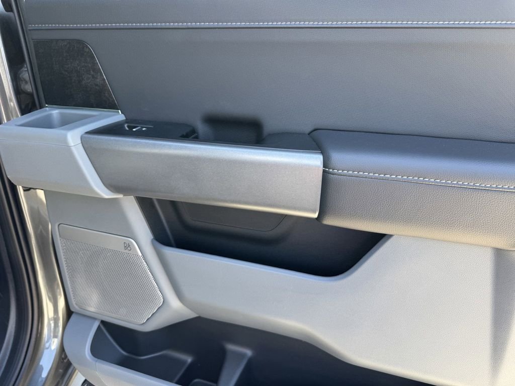 2025 Ford F-150 Lightning Flash - Photo 11