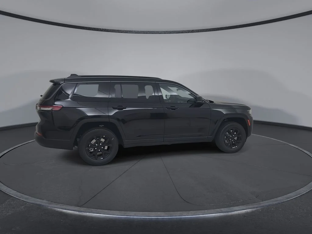New 2026 Diamond Black Crystal Pearlcoat Jeep Altitude image 16