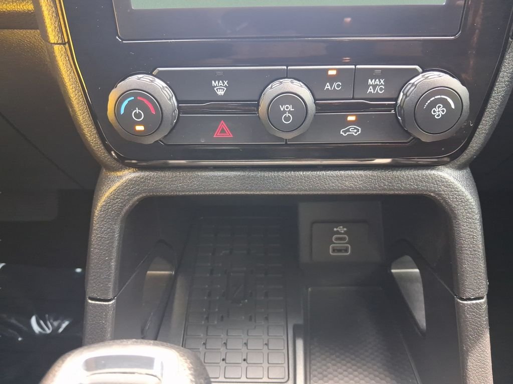 Used 2024 Gray Ford XLT image 13