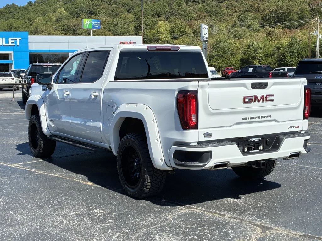 Used 2021 SUMMIT WHITE GMC AT4 image 9