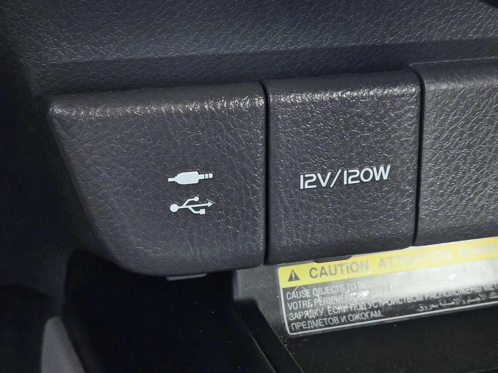Used 2019 Celestial Silver Metallic Toyota XLE Auto (Natl) image 17