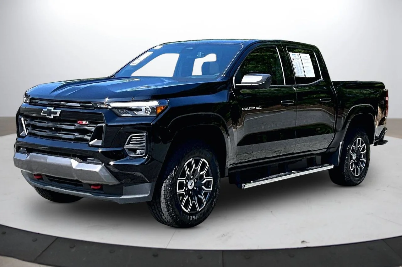 Certified Used 2025 Black Chevrolet Z71 image 4