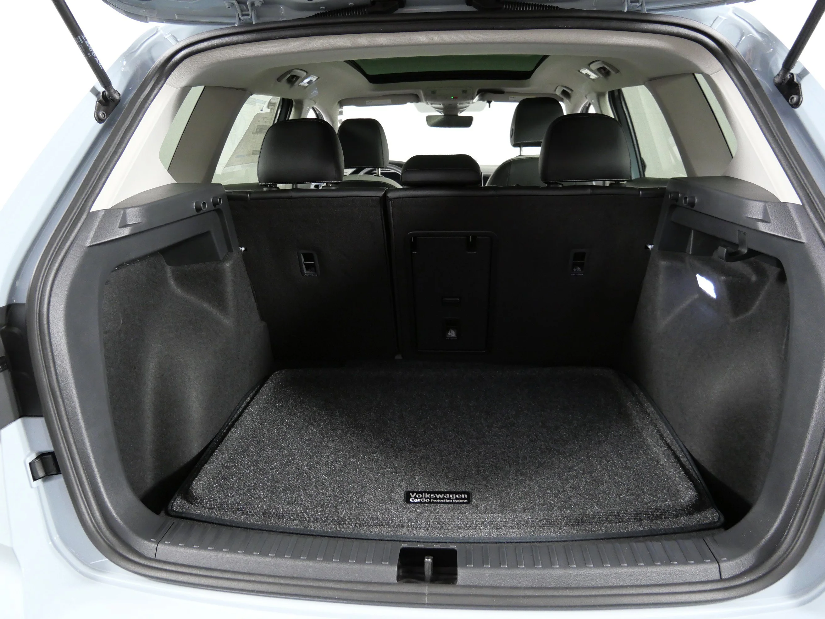 New 2026 Monument Gray Volkswagen SE image 18