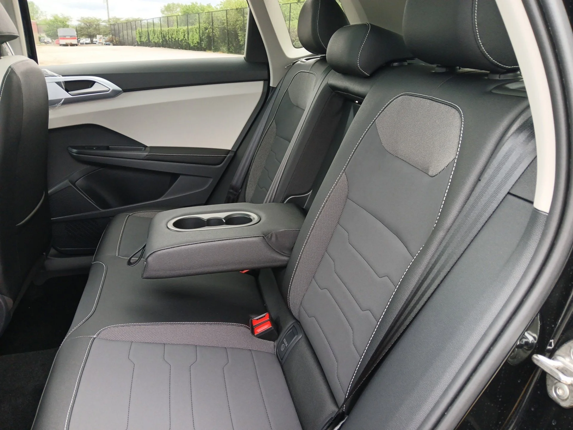 New 2026 Deep Black Pearl Volkswagen 1.5T SE image 22