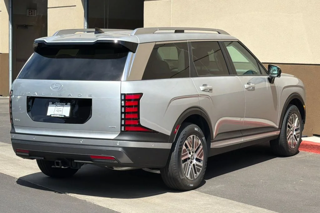 New 2026 Silver Hyundai SEL Premium image 4