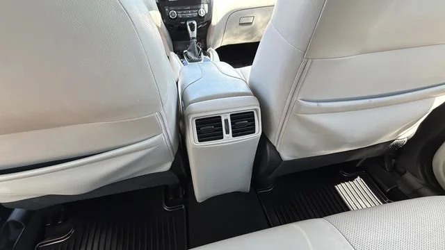 Used 2019 White Nissan SL image 21