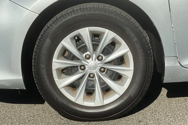 Used 2016 Silver Toyota LE image 30